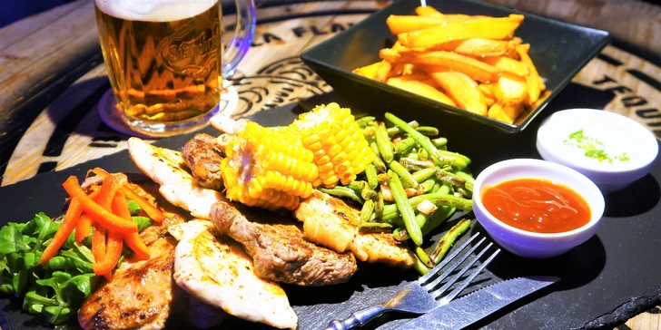 Steakové hody pro 2 nebo 4 osoby, hranolky, fazolky, kukuřice i omáčky
