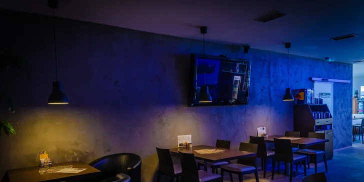 Steakové hody pro 2 nebo 4 osoby, hranolky, fazolky, kukuřice i omáčky