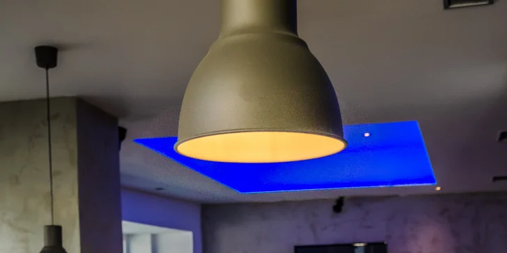 Steakové hody pro 2 nebo 4 osoby, hranolky, fazolky, kukuřice i omáčky