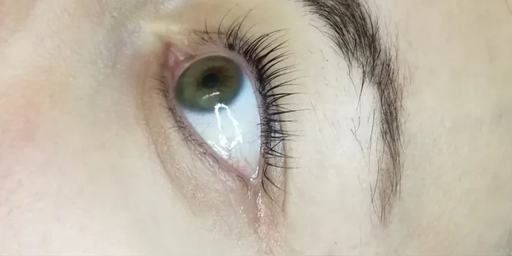 Pro smyslný pohled i bez umělých řas: botox na řasy či lash lifting