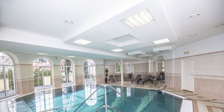 Relax v Mariánských Lázních: pobyt s polopenzí, neomezeným bazénem a saunou