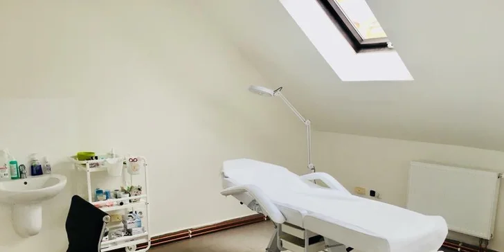 Plné obočí: microblading, pudrové obočí nebo kombinace obou technik
