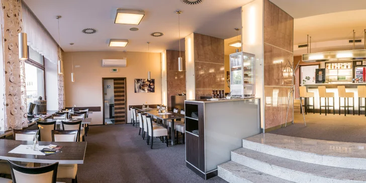Pro milovníky vína - hotel v centru Uherského Hradiště, tři lahvinky i wellness