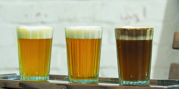 Posezení v bunkru 10-Z: pivo a utopenec i palačinky v baru Marcela Ihnačáka