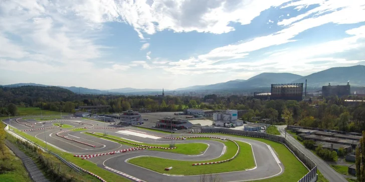 Adrenalin jako v F1: jízda v profesionální motokáře na závodním okruhu