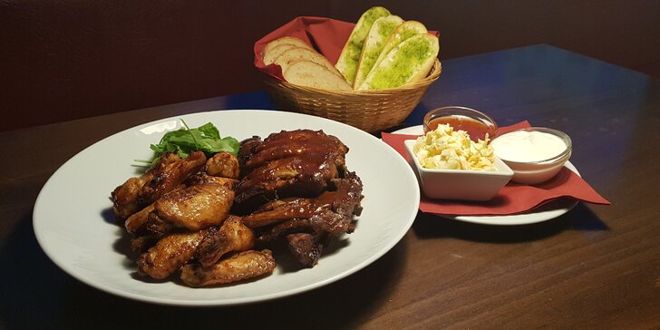 Poctivá večeře pro 2 na Barrandově: vepřová chilli žebra a smažená křídla