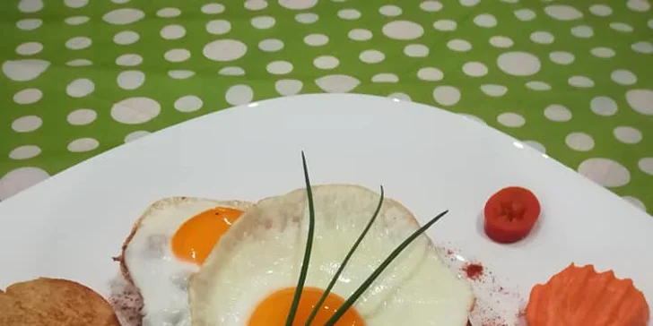 Sladká, slaná i vege snídaně a k ní káva nebo čaj + džus nebo voda