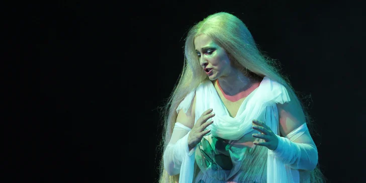 Vstupenka na divadelní představení dle výběru: Deburau či Rusalka