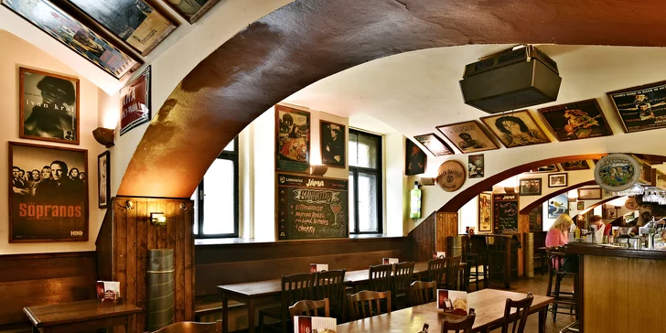 Gastrozážitek na jedničku: hovězí burger a degustace 4 výběrových rumů pro dva