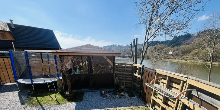 Vyhrievaná kúpacia kaďa a sauna sú pripravené len pre váš dokonalý a ničím nerušený relax.