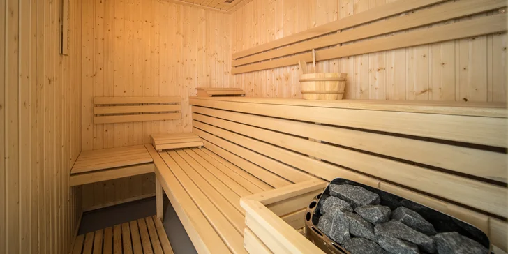 V ceně je neomezené využití bazénu a na vyžádání také sauna.