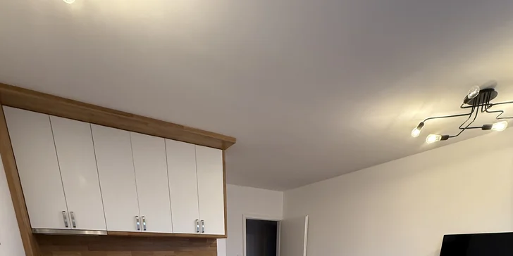 V apartmánech je kuchyňský kout s lednicí, plotýnkou i mikrovlnkou. 