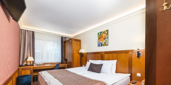 Nájdete tu pohodlné postele, minibar pre drobné občerstvenie, rýchlovarnú kanvicu na prípravu obľúbeného horúceho nápoja aj telefón.