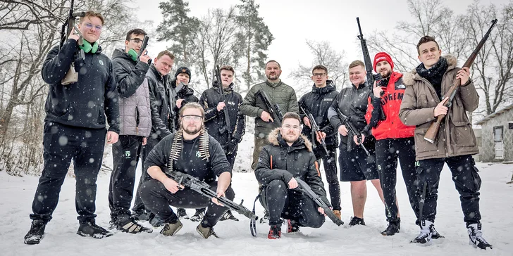 Podle zvoleného balíčku budete mít k dispozici 33, 66 nebo 111 nábojů. Další náboje si můžete dokoupit na místě. 