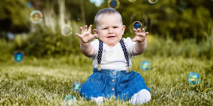 Nechte si nafotit portréty, partnerské, rodinné či těhotenské fotografie nebo voucher využijte na lifestyle focení třeba u vás doma.