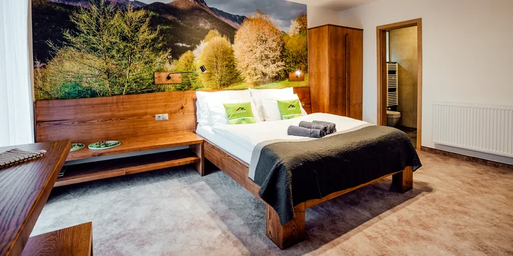 Pripravená pre vás bude dvojlôžková izba LUX v chate alebo jeden z apartmánov, ktoré sa nachádzajú v domčekoch PLANINA.