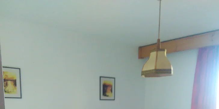Príjemné hotelové izby vám zaistia všetko, čo na horách počas pobytu oceníte: pohodlné postele, kúpeľňu, televíziu a Wi‑Fi zdarma.