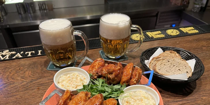 A protože tady dobře vědí, že taková bašta se nejlépe spláchne pivem, máte v ceně voucheru rovnou pěnivé kousky – dle voucheru buď Pilsner Urquell, nebo Bohém.