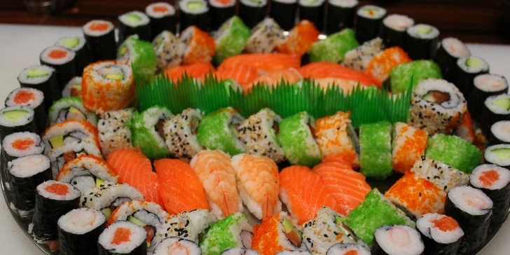 Sushi sety s až 80 kousky: rolky s lososem, úhořem, tuňákem i vegetariánské
