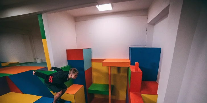 Pusťte se do šílených kousků: jednotlivé vstupy i neomezená měsíční permanentka do parkourové haly