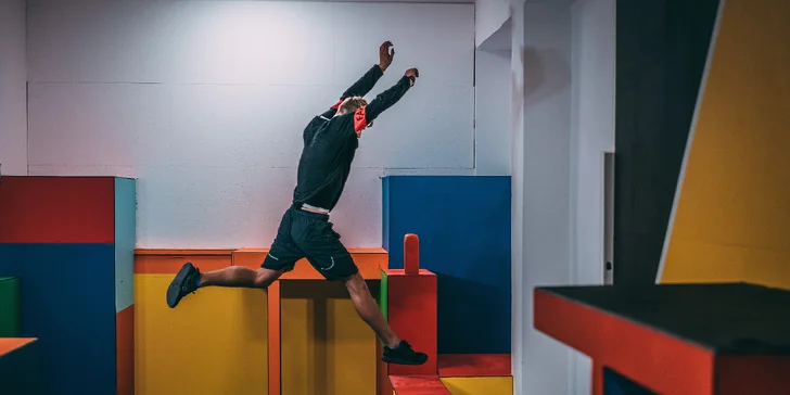 60 minut dovádění na trampolínách a v parkour zóně pro děti i dospělé