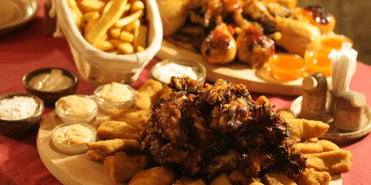 Parádní večeře: masové plato a piva v soukromém sklípku pro 4–8 osob