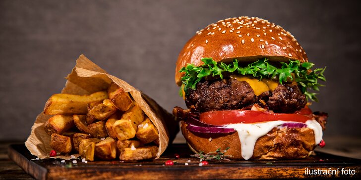 Zažeňte hlad v centru Budějc: hovězí Royal burger s domácími hranolky