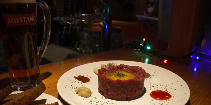 150 nebo 300 g lahodného tataráku z pravé hovězí svíčkové i ve variantě s pivem Mustang
