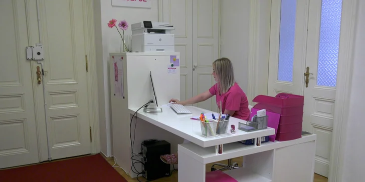Plazmu vám aplikují na obličej, krk, dekolt nebo vlasovou část.