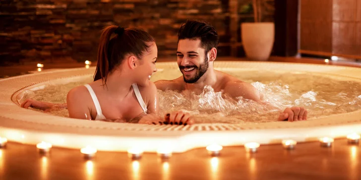 Dopolední romantika v bublinkách: vstup do privátního wellness na 90 minut