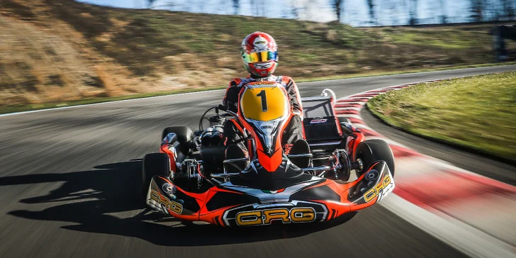 Adrenalin jako v F1: jízda v profesionální motokáře na závodním okruhu