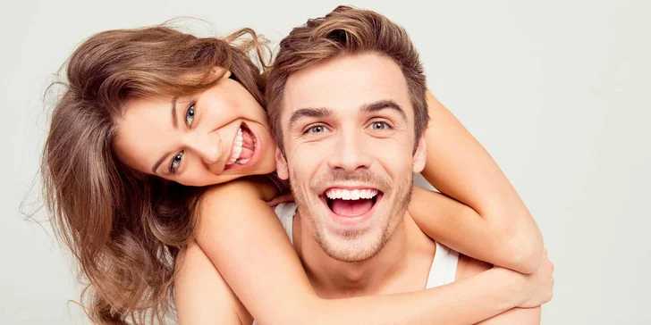 Získejte zdravý úsměv díky dentální hygieně s AirFlow či bělení zubů Beyond