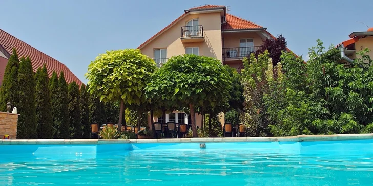 Skvělý relax u slovenského moře: 3–6 dní s polopenzí a vstupem do bazénu