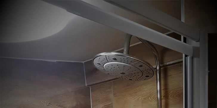 Moderní chata se saunou a vířivkou v Krušných horách pro partu nebo rodinu