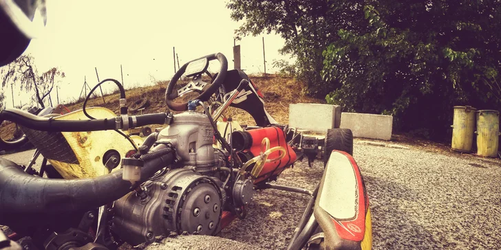 Adrenalin jako v F1: jízda v profesionální motokáře na závodním okruhu