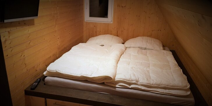 Pobyt s partou přátel v moderní chatě se saunou a vířivkou v Krušných horách