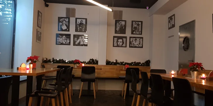 Famózní jelení burger s hranolky či salátem pro 1 nebo 2 osoby