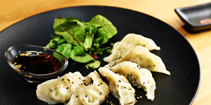 Degustační menu pro 2 v moderní japonské restauraci: sushi, polévka i Gyoza