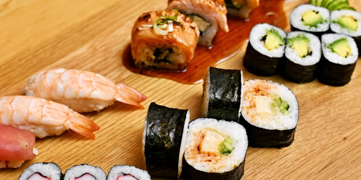 Degustační menu pro 2 v moderní japonské restauraci: sushi, polévka i Gyoza