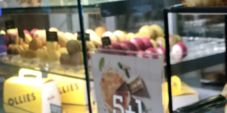 Zamlsejte si: dort i makronka a káva podle výběru v cukrárně na Smíchově