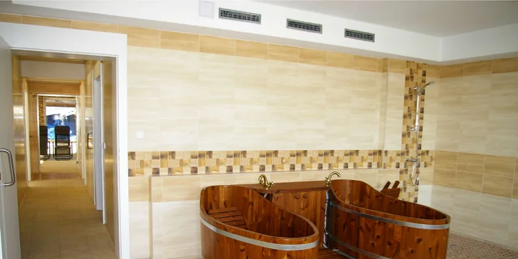 Pořádná dávka hýčkání pro 2: vířivka, sauna nebo i lázeň a 3chodové menu