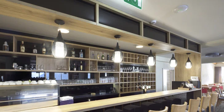 V hotelové restauraci ochutnáte nejen místní speciality a evropskou kuchyni.