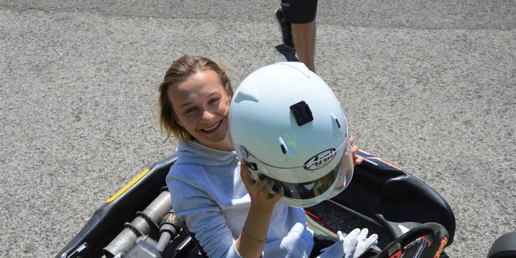 Adrenalin jako v F1: jízda v profesionální motokáře na závodním okruhu