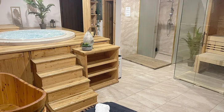 Po příchodu vás přivítá vířivka a horká sauna.