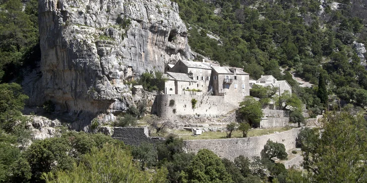 Dovolená na Brači: 4-7 nocí, letovisko Bol, apartmány 300 m od pláže