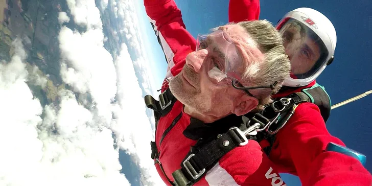 Tandemový seskok s padákem: místo seskoku Chomutov, fotky i videozáznam na památku