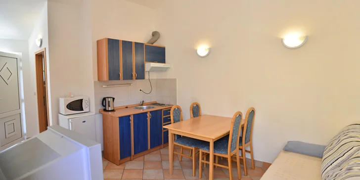 Dovolená na ostrově Šolta: apartmány až pro 5 osob jen 150 m od moře