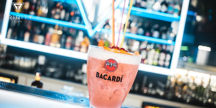 Párty kýbl: Maxi Cuba Libre, XXL Mojito nebo Group Sex On The Beach