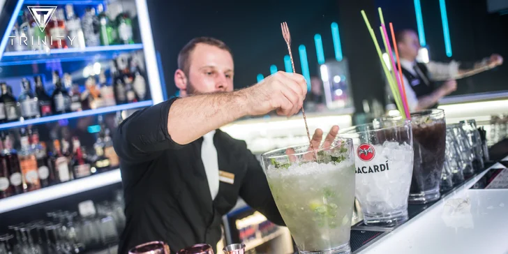 Párty kýbl: Maxi Cuba Libre, XXL Mojito nebo Group Sex On The Beach
