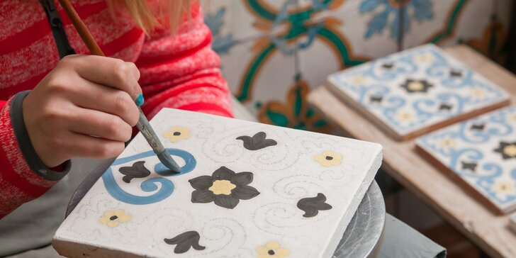 Malování na keramické kachličky včetně barev, štětců a dalších pomůcek